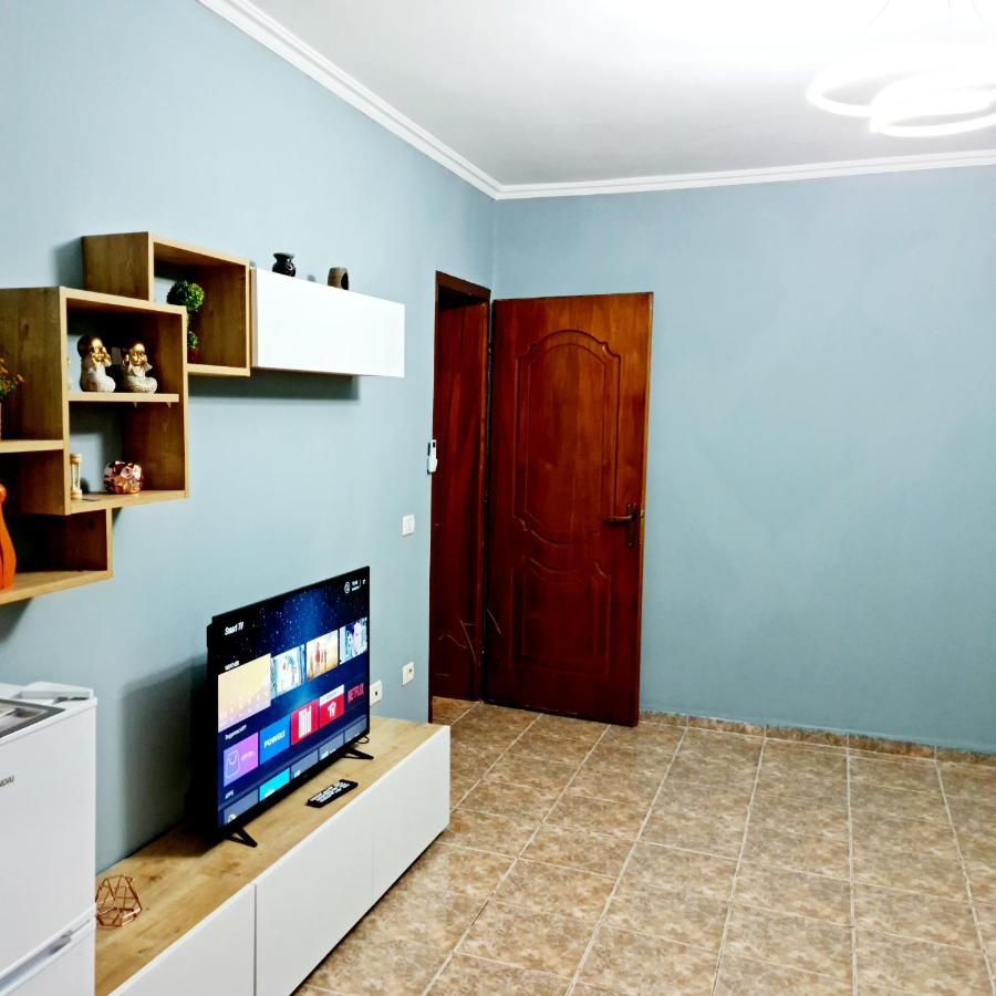 Apartamento 2V1 - 21 Dhjetori Am Tirana Exterior foto