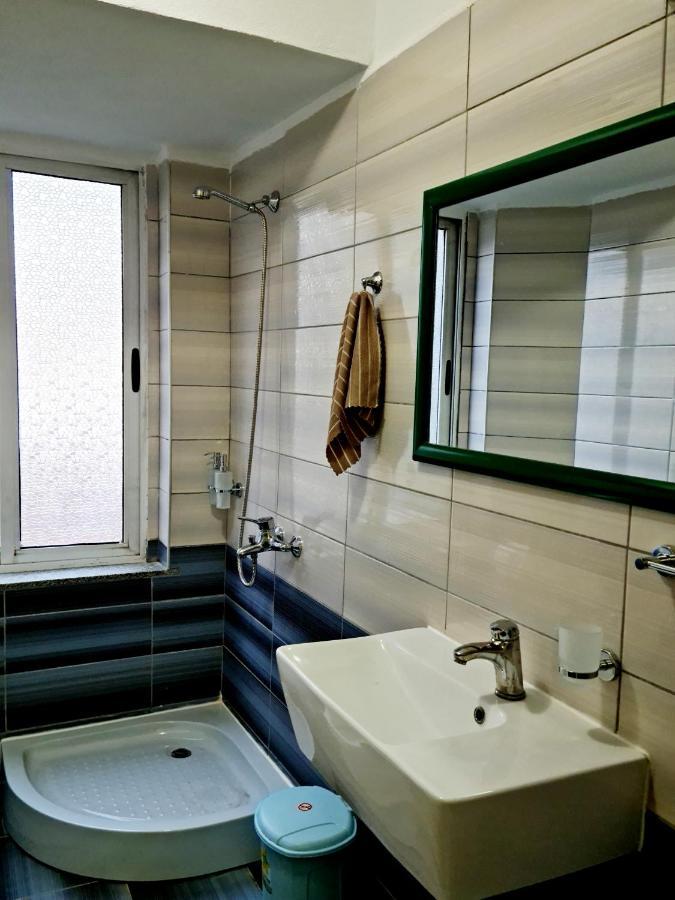 Apartamento 2V1 - 21 Dhjetori Am Tirana Exterior foto