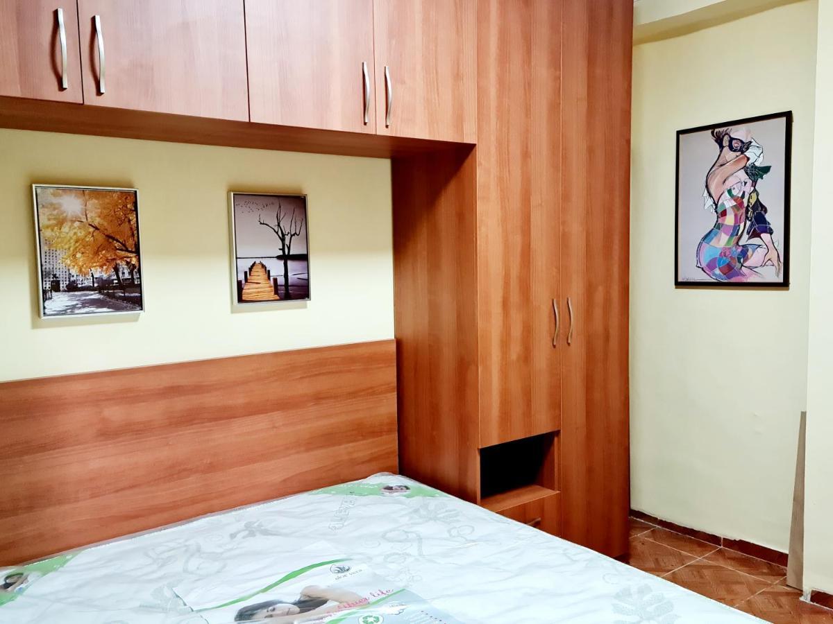 Apartamento 2V1 - 21 Dhjetori Am Tirana Exterior foto