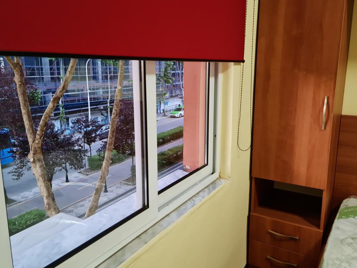 Apartamento 2V1 - 21 Dhjetori Am Tirana Exterior foto